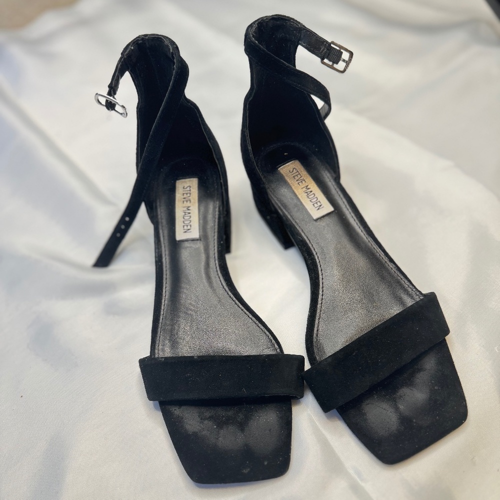 Steve Madden flat sandals